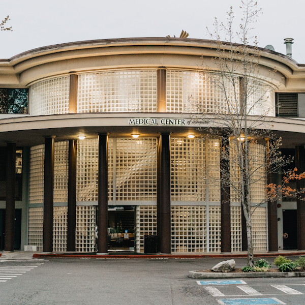 Front entrance of the Medical Center of Issaquah