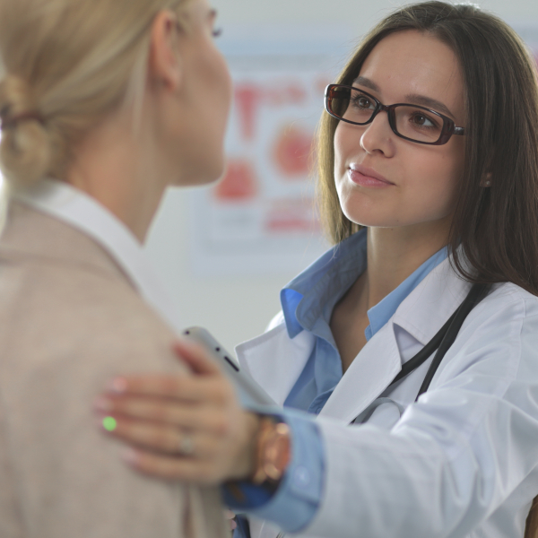 Doctor of naturopathic medicine speaking to patient