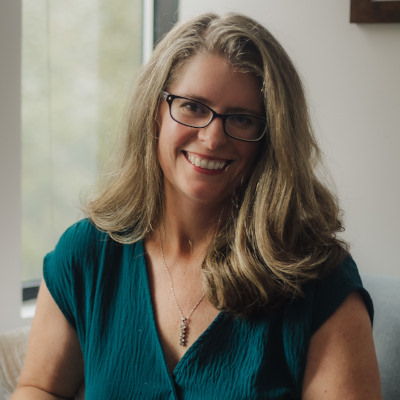 Portrait of Dr. Aarin Benson, naturopath at Cascade Integrative Medicine in Issaquah and Sammamish